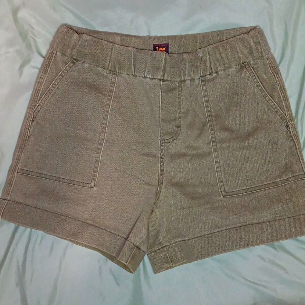Vintage-style LEE high wasted shorts Size: 8